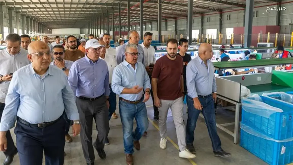 رئيس هيئة قناة السويس يؤكد تسريع مشروعات البنية التحتية لجذب الاستثمارات