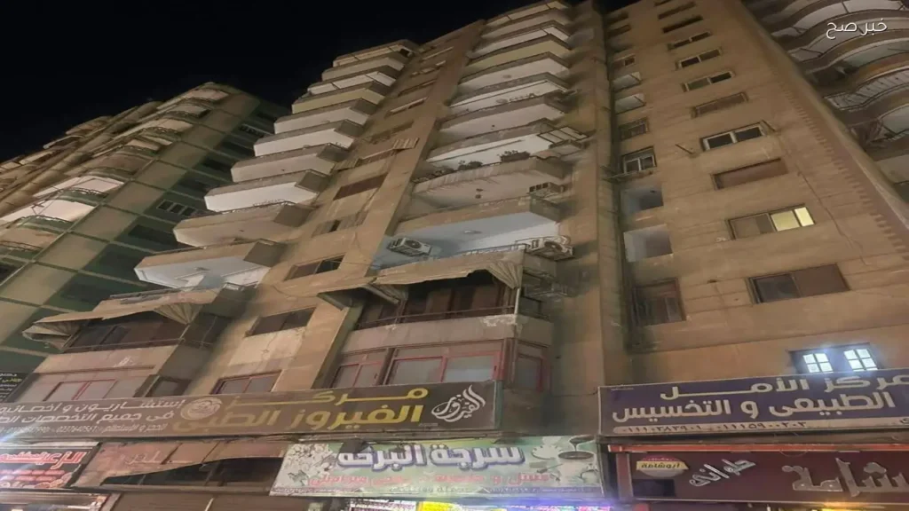محافظ الجيزة يأمر بإخلاء عقارين مائلين في كفر طهرمس