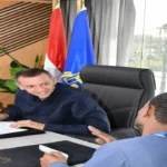 محافظ أسوان يلتقي المواطنين لمناقشة احتياجاتهم ودعم الأسر المحتاجة
