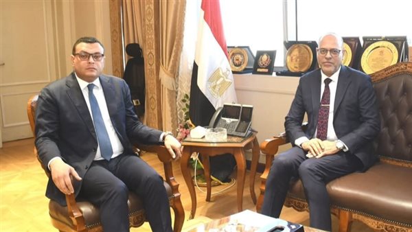 وزيرا الإسكان والعمل يناقشان سبل التعاون في مجالات التدريب