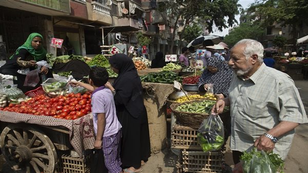 انخفاض الأسعار وتأثيره على جودة حياة المواطن وفقاً لآراء الخبراء