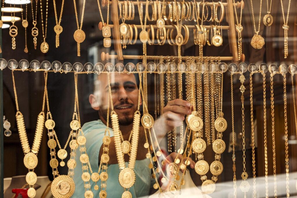 تراجع ملحوظ في أسعار الذهب عيار 21 والجنيه الذهب في مصر