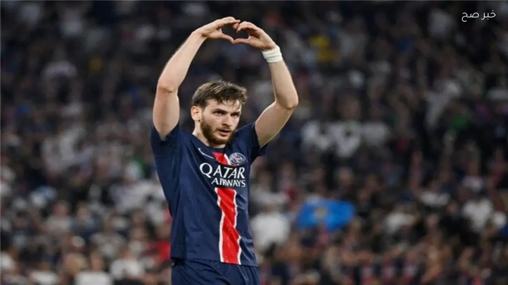 خفيتشا كفاراتسخيليا يتوج بجائزة أفضل لاعب في دوري أبطال أوروبا 2026