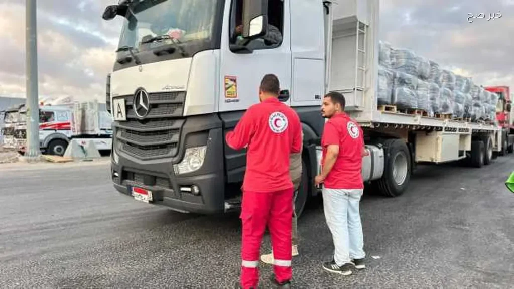 الهلال الأحمر يرسل قافلة مساعدات إنسانية جديدة إلى غزة