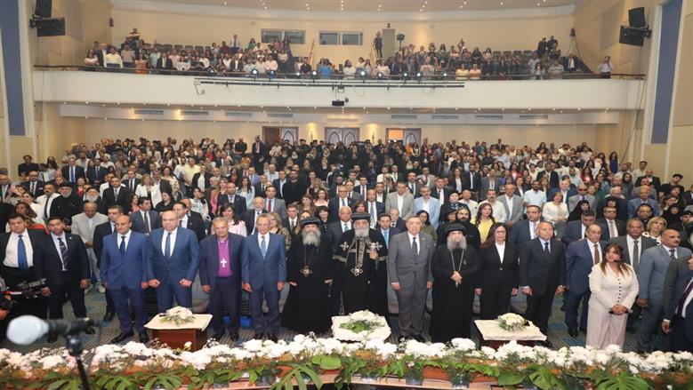 محافظ القاهرة يشارك فى احتفالية الكنيسة