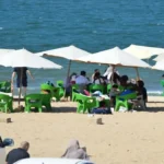 تزايد الإقبال على الشواطئ في آخر أيام عيد الأضحى