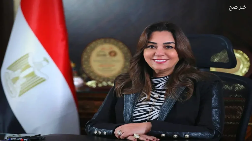 وزيرة التنمية المحلية تدعم بائع الجرائد عم شعبان بعد تعرضه للسرقة