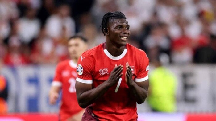 أزمة تأشيرة تهدد مشاركة مهاجم منتخب سويسرا في <a href=
