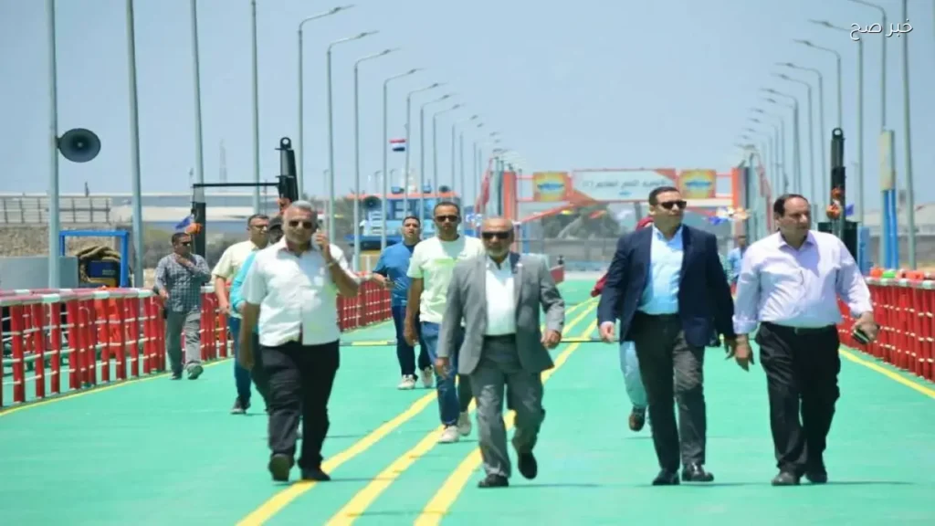 اللمسات النهائية لكوبري النصر العائم ببورسعيد قبل الافتتاح