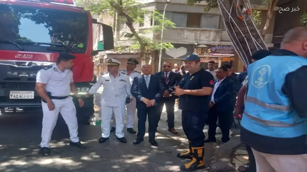 محافظ القاهرة يتابع إخماد حريق في الدرب الأحمر خلال جولة ميدانية