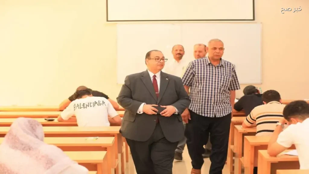 رئيس جامعة كفر الشيخ يتفقد امتحانات الفصل الدراسي الثاني بكلية الحاسبات