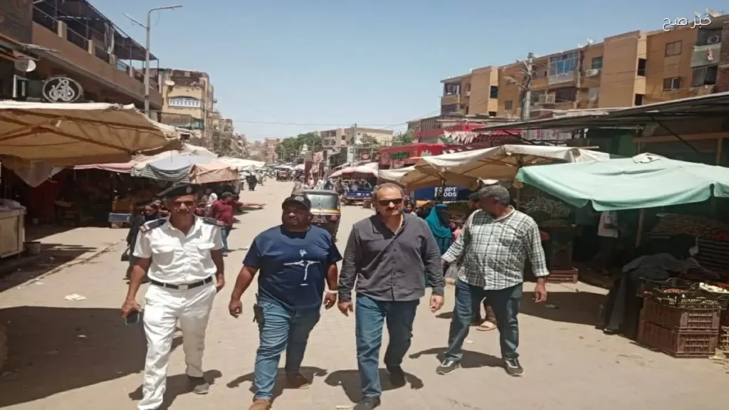 رئيس مدينة أسوان يؤكد على الالتزام بخطوط التنظيم في سوق السيل
