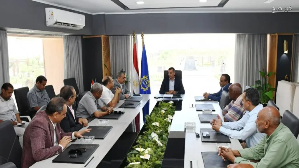 محافظ أسوان يبحث مع غرفة السياحة تعزيز الحركة السياحية بالمحافظة