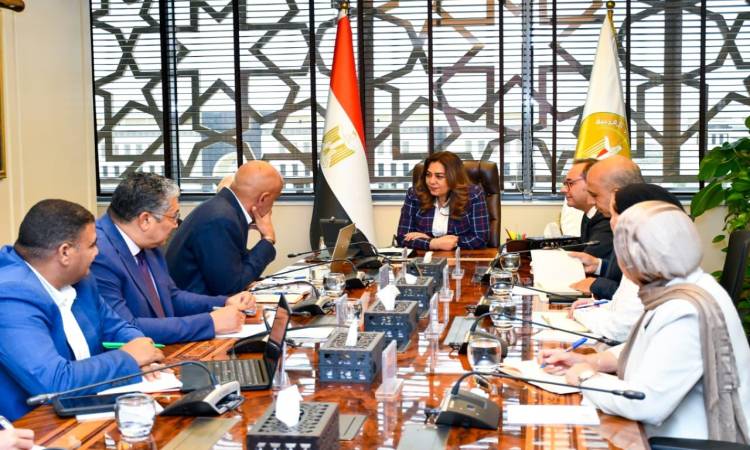 منال عوض خلال الاجتماع