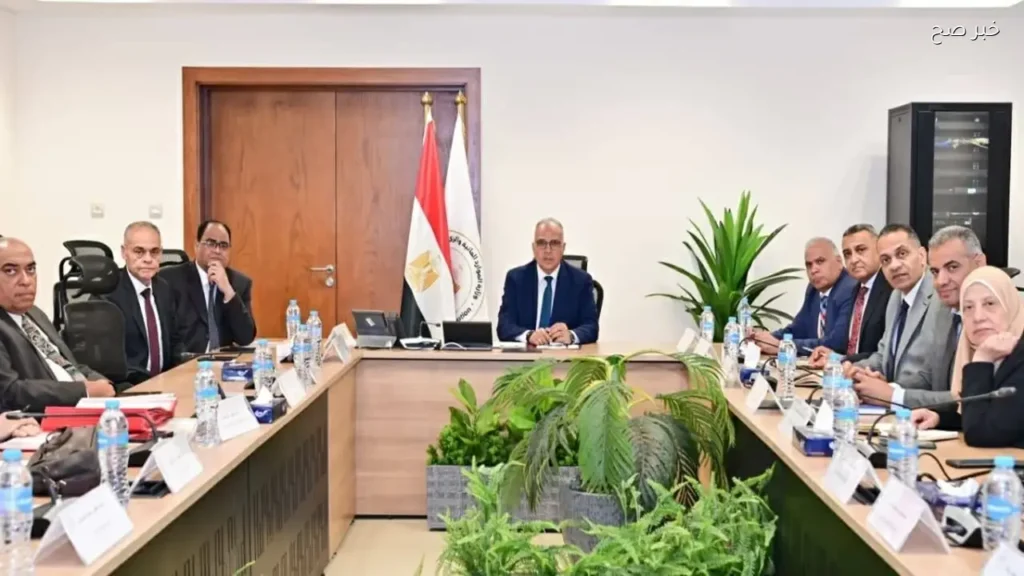 وزير الري يناقش تأثيرات المناخ على إيراد نهر النيل باستخدام نماذج رياضية متطورة